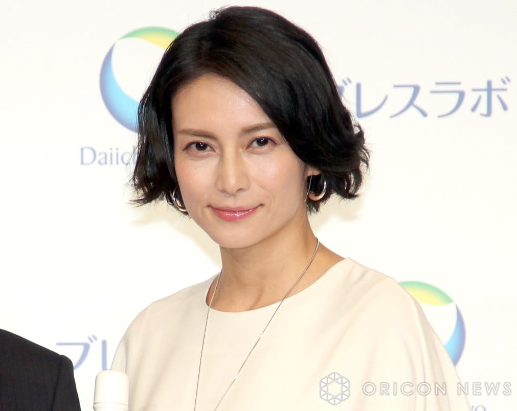 柴咲コウ、腰までパックリ…大胆美ボディに反響「ワァーーーオ!!」「目のやり場に困ってしまうくらい美しい」 | ORICON NEWS