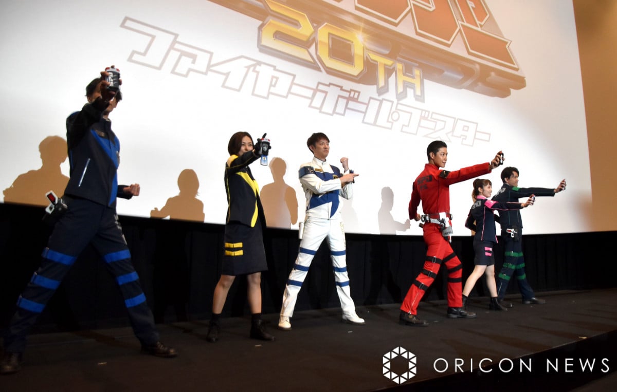 デカレンジャー』オリジナルキャスト6人が集結 熟練の同時変身を披露 “ドギー・クルーガー”稲田徹もサプライズ登場 | ORICON NEWS