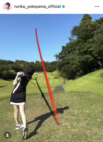 ���r���P�����Ȃ���X�C���O���鉡�R�����J�i�ʐ^�̓C���X�^�O�������j 