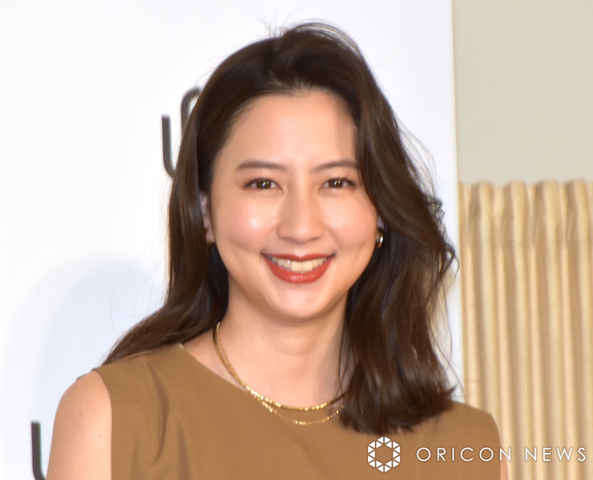 河北麻友子　開脚 河北麻友子、“美脚全開”超ミニ丈スカート姿に反響「スタイルお化け」「アイドルみたいでかわいい～」 | ORICON NEWS