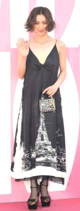 �V�~�X �f�B�I�[���p���t�@�������L�O ���E����W�w�~�X�f�B�I�[���W����鏗���̕���x�t�H�g�R�[���ɏo�Ȃ��������A���iC�jORICON NewS inc. 