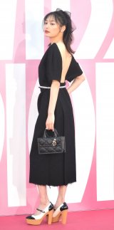 �V�~�X �f�B�I�[���p���t�@�������L�O ���E����W�w�~�X�f�B�I�[���W����鏗���̕���x�t�H�g�R�[���ɏo�Ȃ����吭���iC�jORICON NewS inc. 