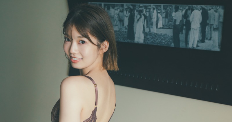 日向坂46 高本彩花　ポストカード ランジェリー姿の高本彩花がこちらを見つめる（コメントあり