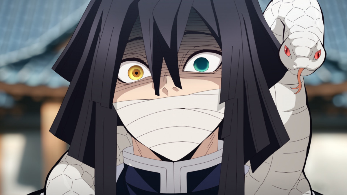 二次元　黒髪　開脚 