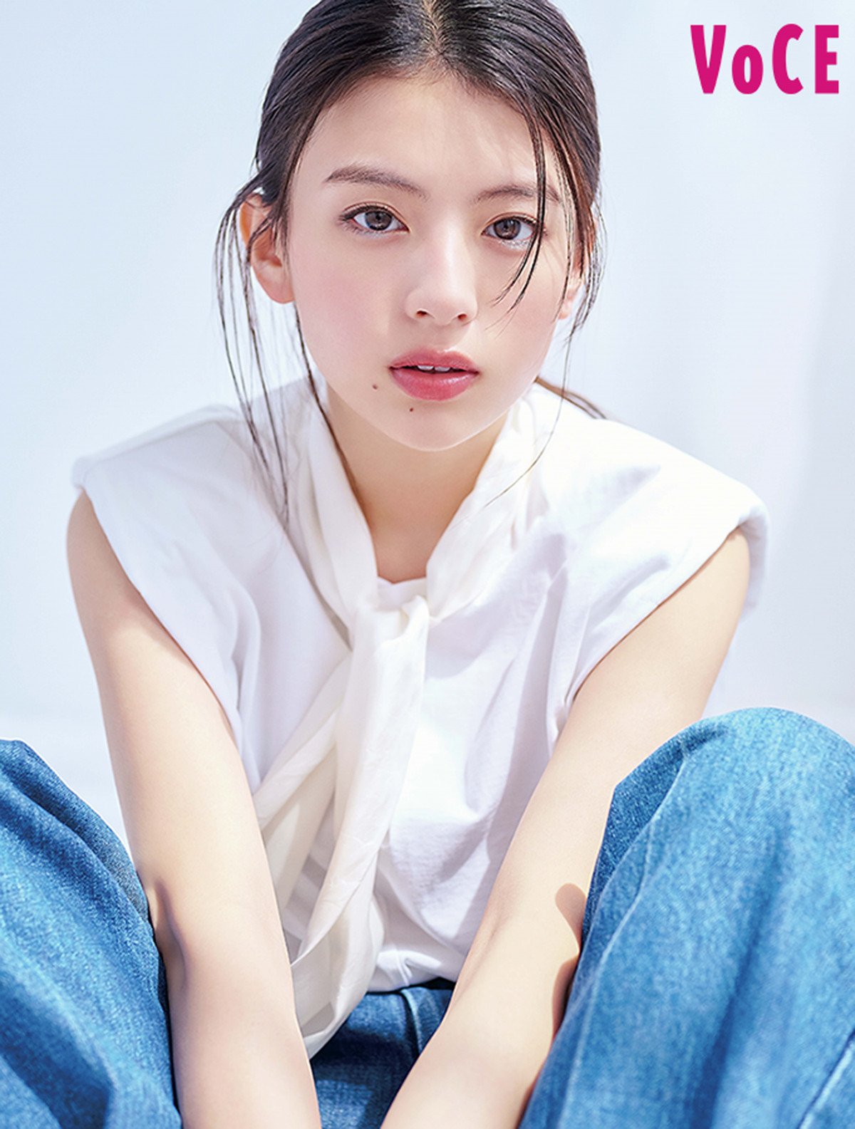 超美人　逆さ撮り 出口夏希、キュンとするピュアさ＆凛とした強さ体現 美容誌初表紙「念願でした」 | ORICON NEWS