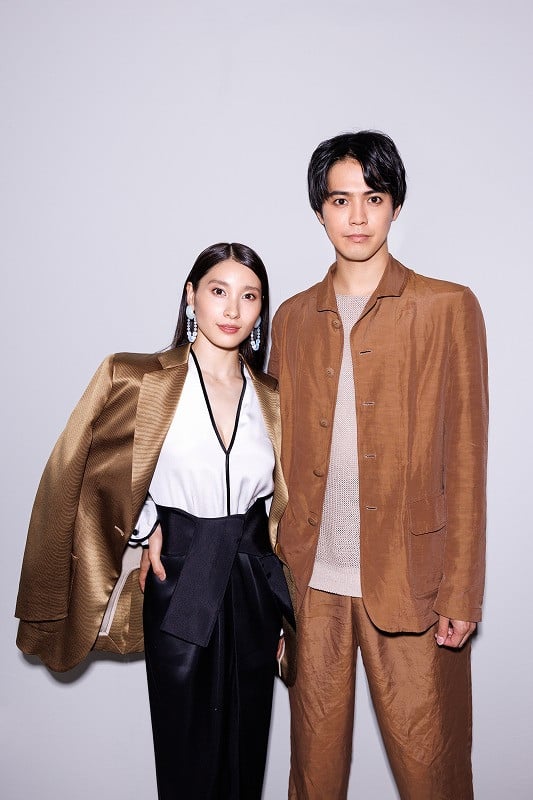 片寄涼太＆土屋太鳳、結婚後夫婦そろってメディア初登場「とても意味のある大切な時間となりました」 | ORICON NEWS