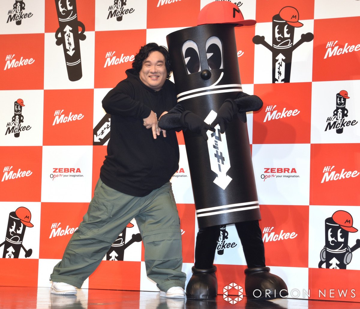 岡崎体育「まさか」 愛用商品とのコラボに驚き | オリコンニュース