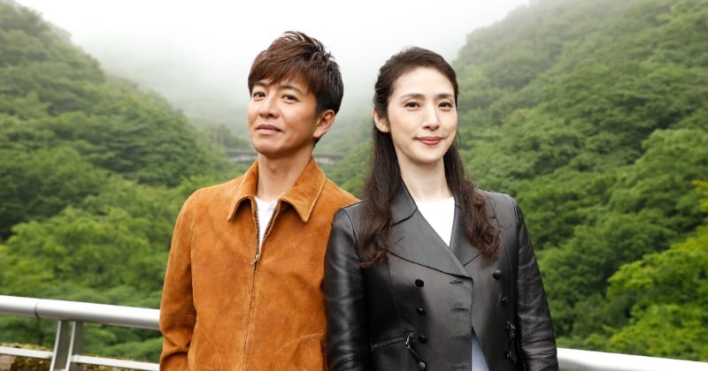 天海祐希、夫婦演じた木村拓哉と笑顔で2ショット 『Believe