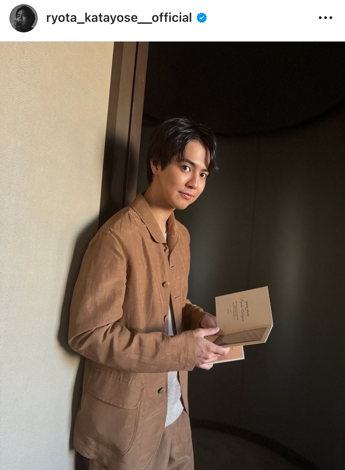 片寄涼太、妻・土屋太鳳との“夫婦オフ2ショット”添えミラノ訪問を回顧