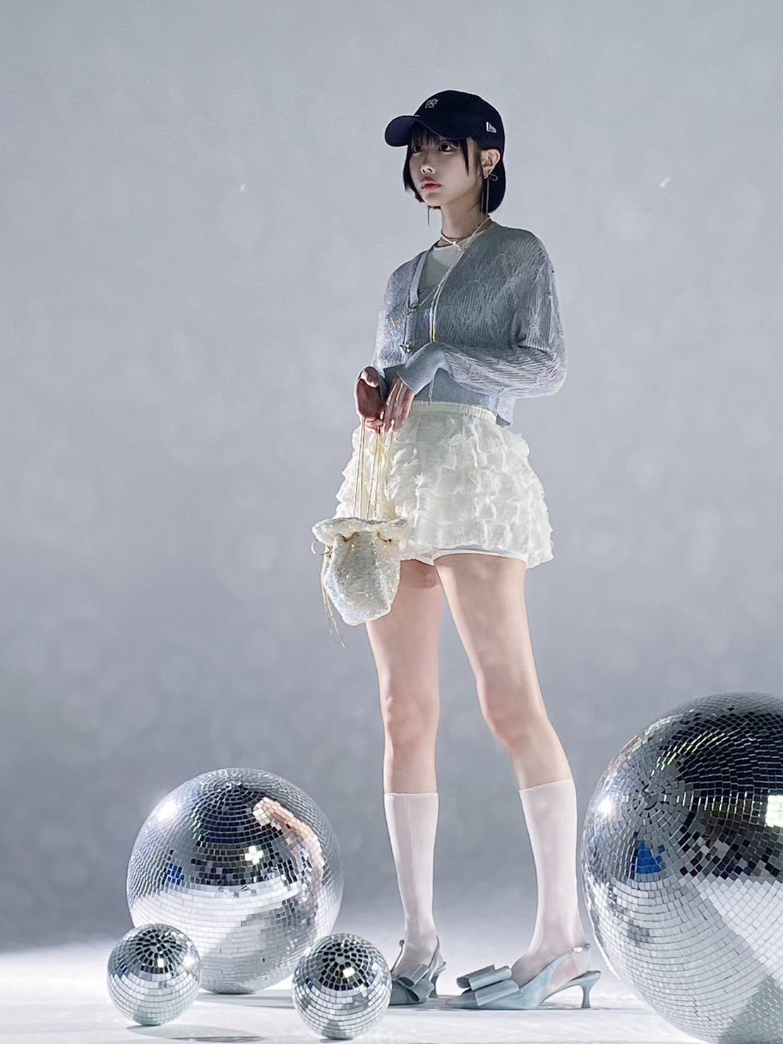 あのちゃん、“超ミニ”太もも美脚スタイル「何頭身、、、？美し