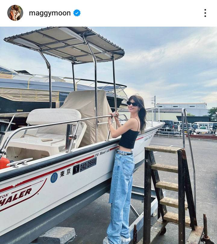 船購入”のマギー「自分の船が陸に上がってるの初めてみた」2ショット