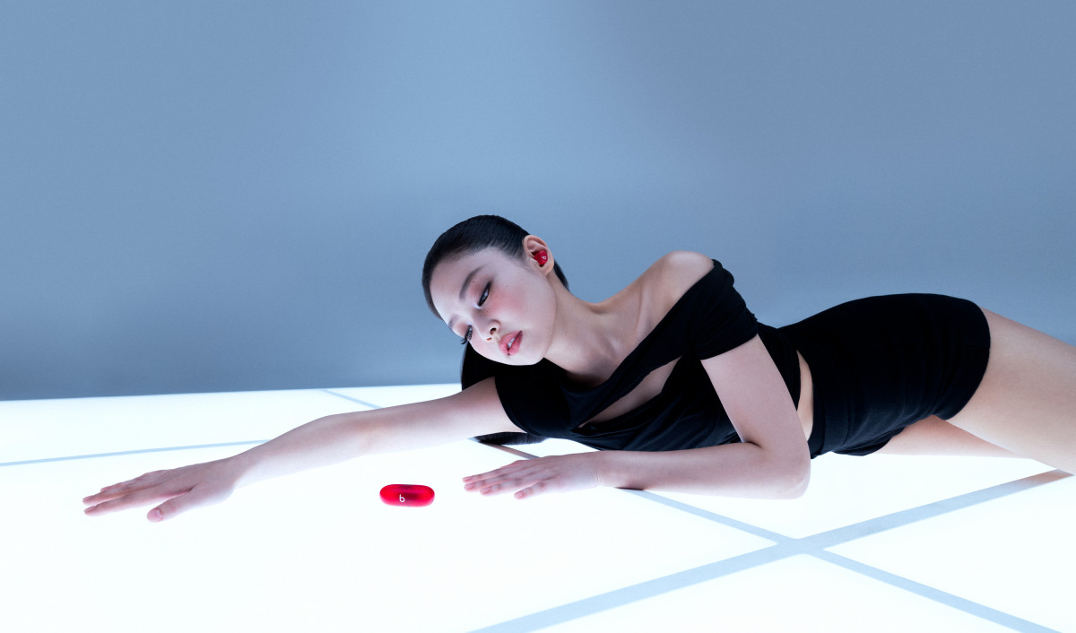 画像・写真 | BLACKPINKジェニー、ワイヤレスイヤホン「Beats Solo