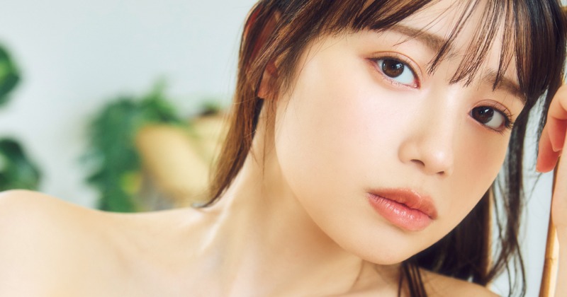 あかせあかり、水着姿で圧倒的な透明感 初作詞シングルに込めた思い