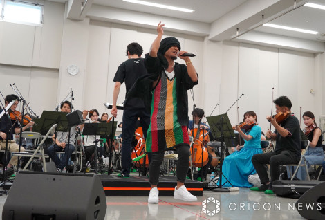 wThe REGGAE ORCHESTRA HAN-KUN 15th Anniversary Special LivexLҔ\ɏoȂÓTEHAN-KUN(C)ORICON NewS inc. 