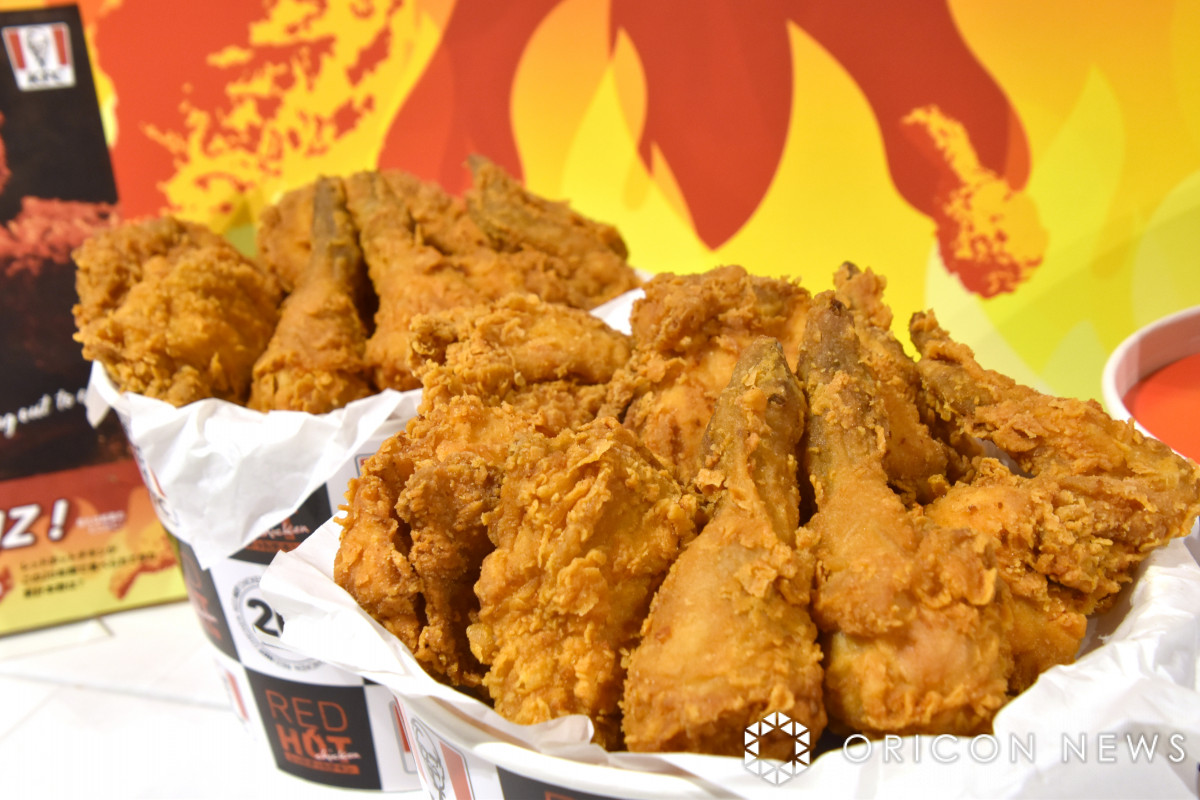 KFC『レッドホットチキン』開発秘話 独特の“サクサク衣”は特許取得