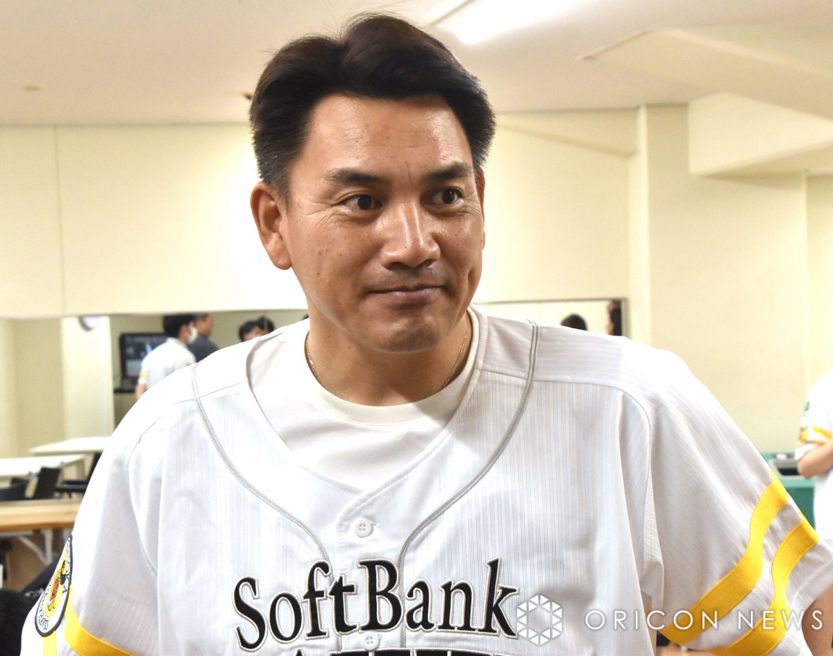 井口資仁、20年ぶりのホークスユニ 初めての“ソフトバンク”で「新鮮な