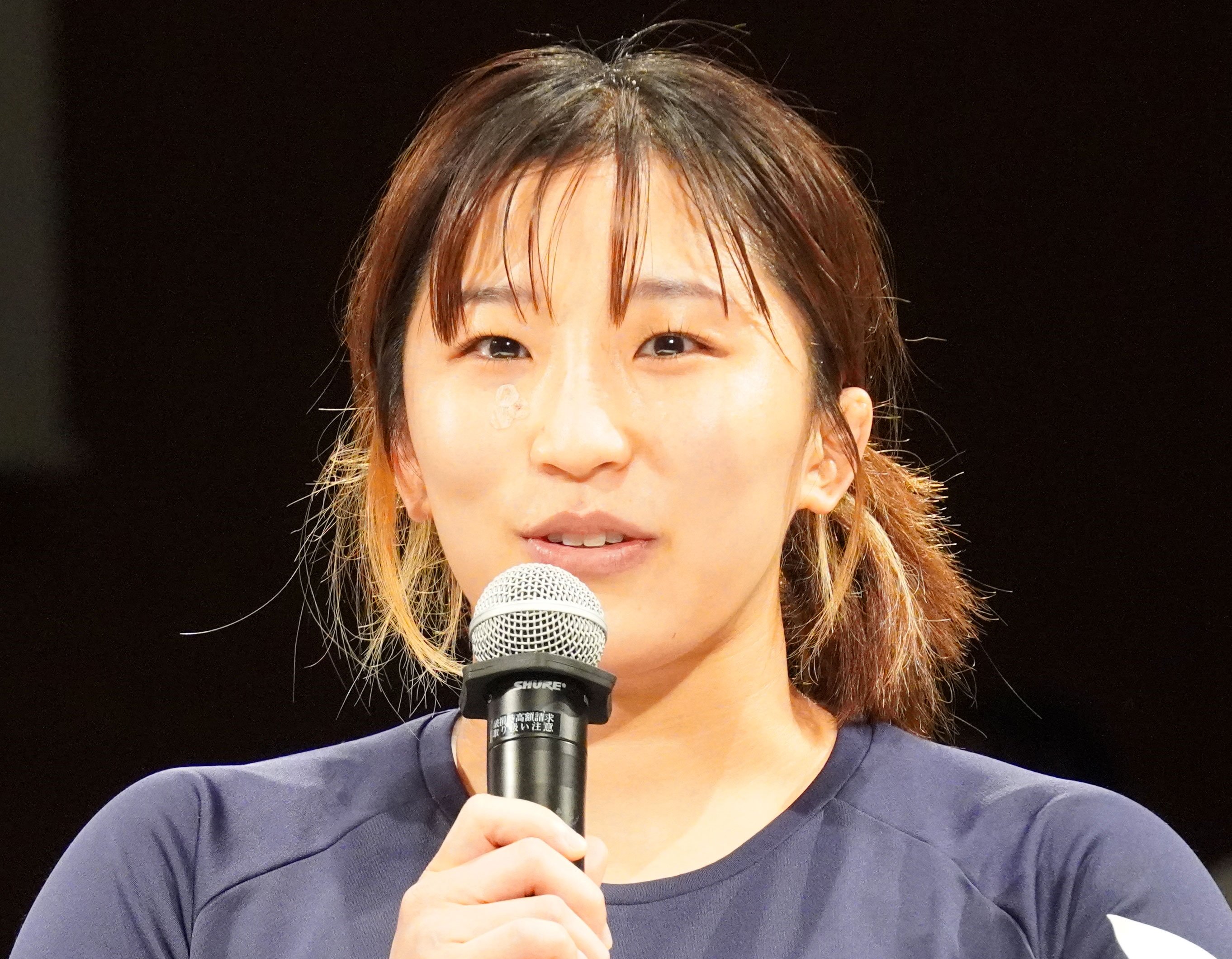 レスリング世界女王・須崎優衣選手、髪をおろし…“印象ガラリ”な上品コーデ姿が「めっちゃ可愛い」と反響 | ORICON NEWS