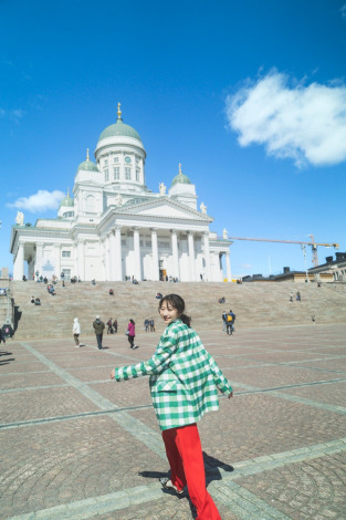 ���c��ށu12/6�Ƀf�r���[10���N���L�O���� �ʐ^�W�𔭔����邱�ƂɂȂ�܂����v�i�ʐ^��X ��rena_takeda ���j 