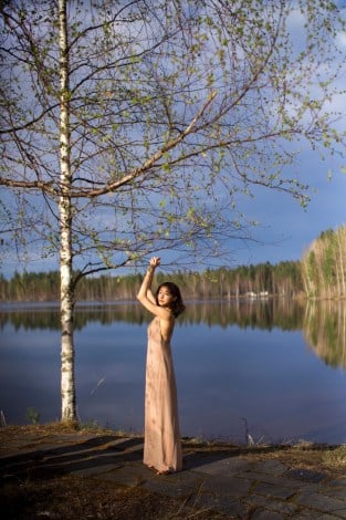 ���c��ށu12/6�Ƀf�r���[10���N���L�O���� �ʐ^�W�𔭔����邱�ƂɂȂ�܂����v�i�ʐ^��X ��rena_takeda ���j 