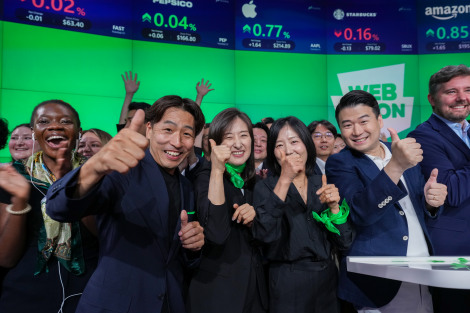 LINE Digital Frontier������ЁE��\�����CEO�E�������􎁂̎p���i�O�񍶒[�j�iC�jNasdaq, Inc. 
