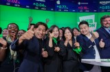 LINE Digital Frontier������ЁE��\�����CEO�E�������􎁂̎p���i�O�񍶒[�j�iC�jNasdaq, Inc. 