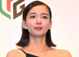 岡田紗佳、“新”ユニフォーム着ててもすごい“役満ボディ”「スタイル良すぎ」「大きいです」