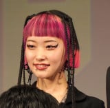 �w�ԉH���q�̃{�f�B�K�[�h�x�ԉH���qFES.�ɏo�Ȃ������j���̃J���p�l���E���H (C)ORICON NewS inc. 