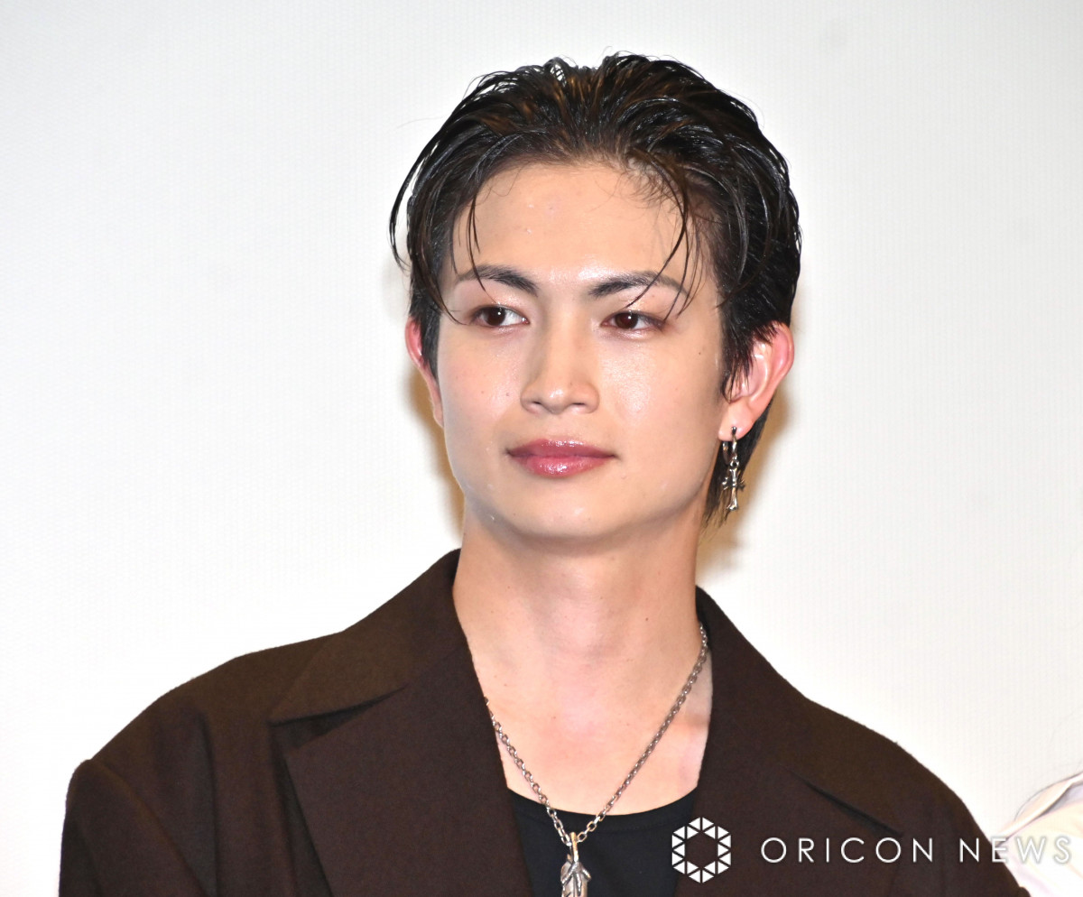 綱 啓永 まとめ売り 綱 啓永ファースト写真集 繋がり | 綱 啓永 |本 | 通販 | Amazon