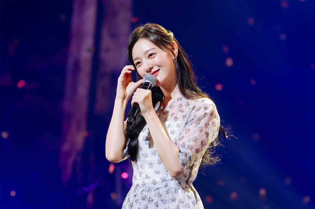 涙の女王』キム・ジウォン、日本で生歌披露 ウクレレ弾き語りで宇多田