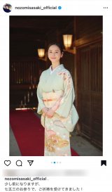 ���X�؊�u���܎O�̂��Q��ŁA���F�����󂯂Ă��܂����I�v�i�ʐ^�̓C���X�^�O���� ��nozomisasaki_official ���j 