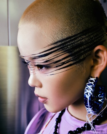 COCONA��XG�V�ȁuSOMETHING AIN�fT RIGHT�v�V�r�W���A�� 