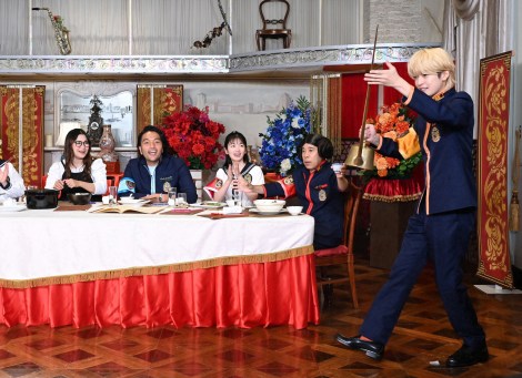 18�������̃o���G�e�B�[�w���邮��i�C���e�B�i�C���x�iC�j���{�e���r 