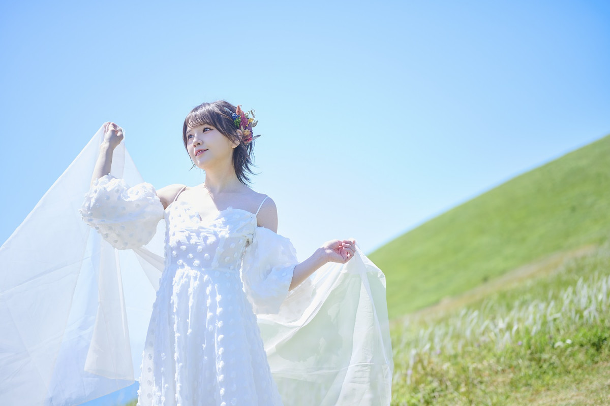 鬼頭明里の水着姿に衝撃！ 20代最後でランジェリーも披露