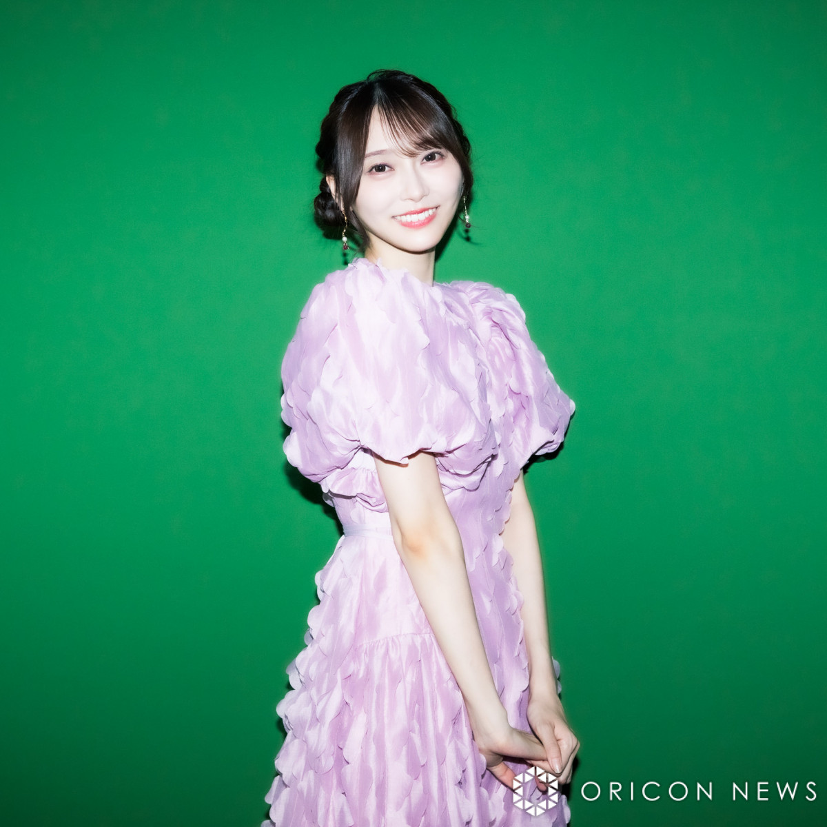 乃木坂46弓木奈於、1st写真集で磨き上げたスタイルに「ひっくり返って