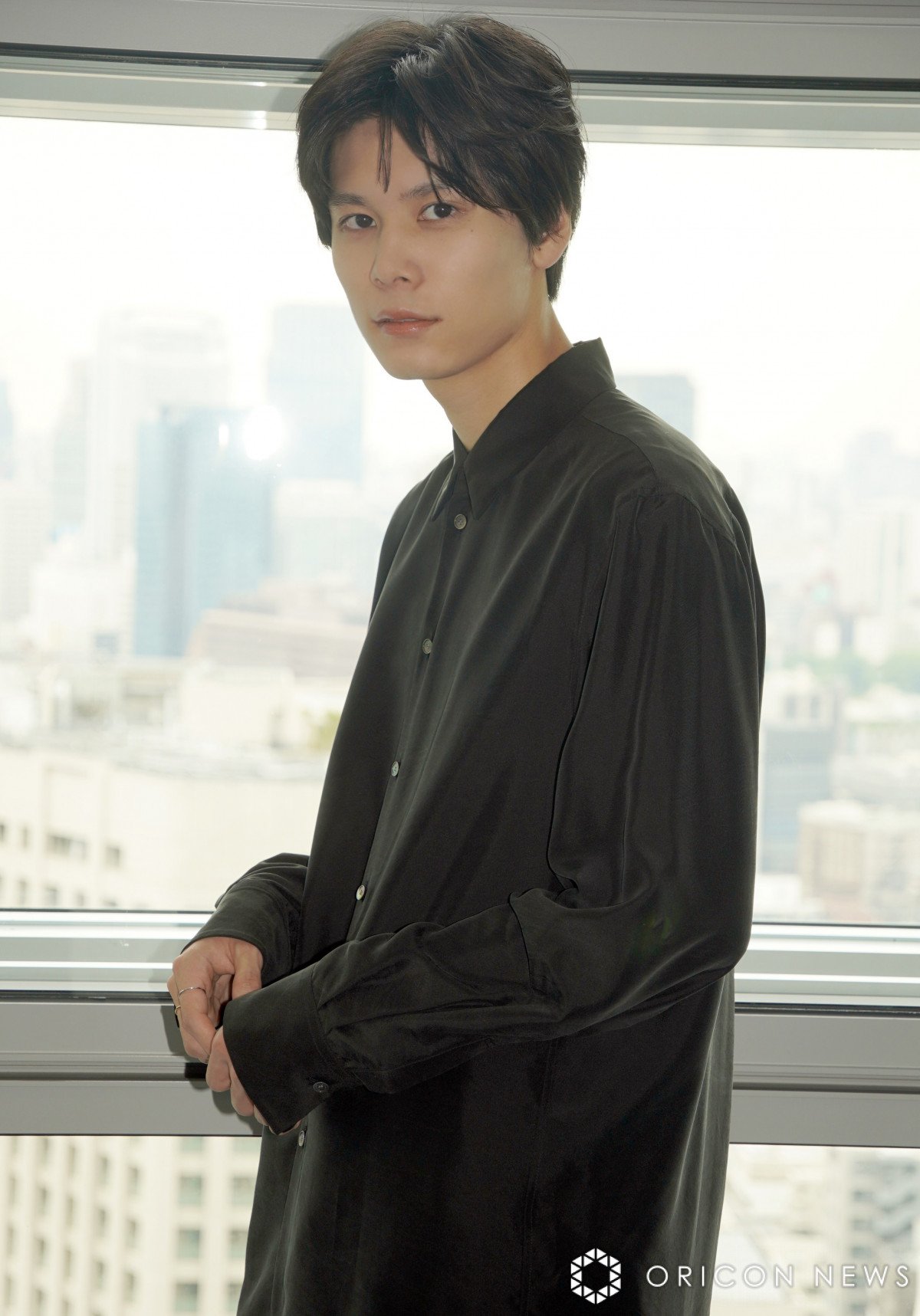 萩原利久、吉川愛ら共演者と「技のかけ合い」 『降り積もれ孤独な死よ