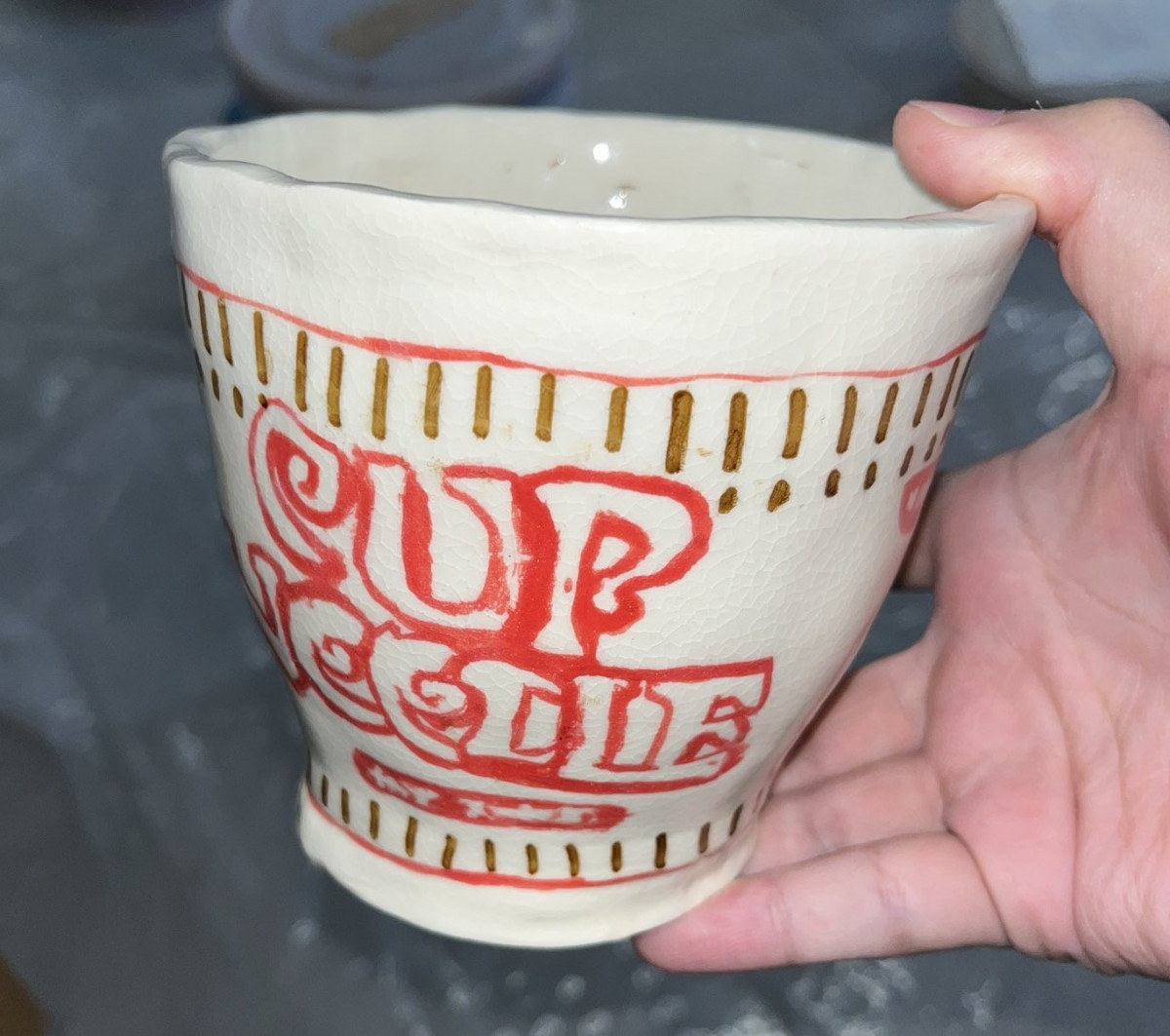 陶芸の授業で作った『カップヌードル』カップに354万人が称賛「すげー