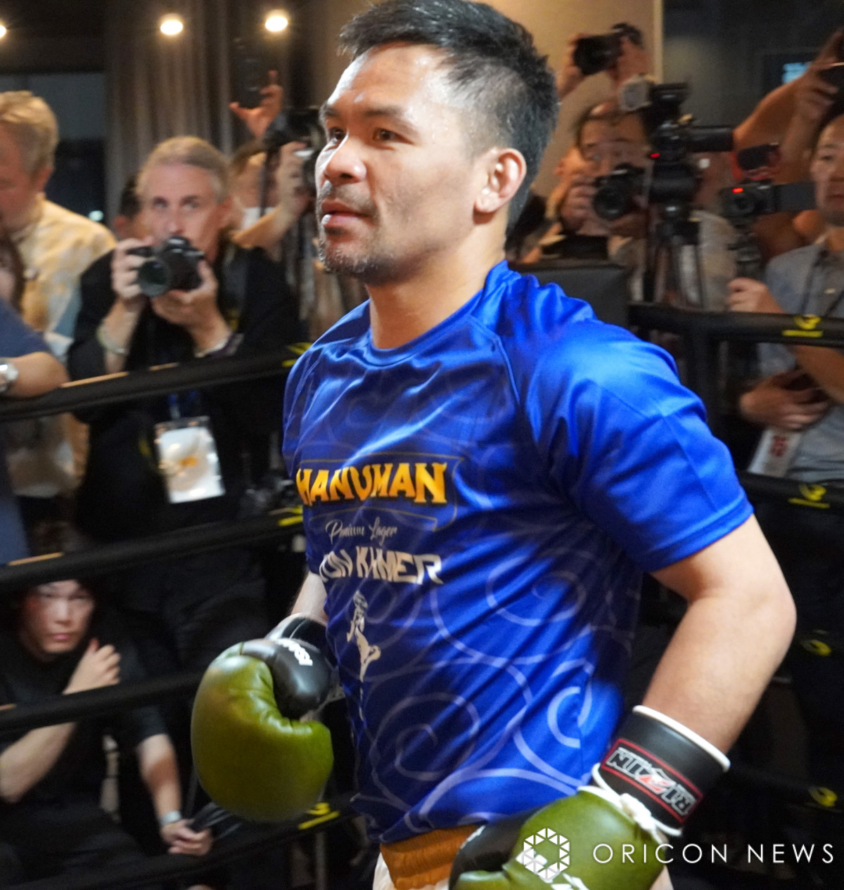 パッキャオサイン入りグローブ マニー・パッキャオのサイン入りボクシンググローブ Yahoo