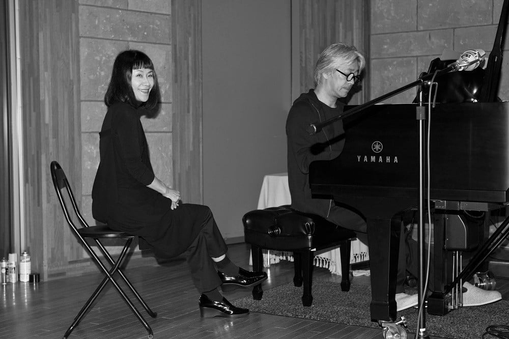 大貫妙子、坂本龍一さんとの共作AL『UTAU』制作秘話を披露 2人が紡いだ音楽の奇跡 | ORICON NEWS