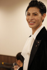 �f��w�ԉH���q�̃{�f�B�K�[�h�x�x�ԉH���qFES.�r�n�C���h�f�����ցiC�j�O�������^�u�k�Ё@�iC�j2024 �f��u�ԉH���q�̃{�f�B�K�[�h�v����ψ��� 