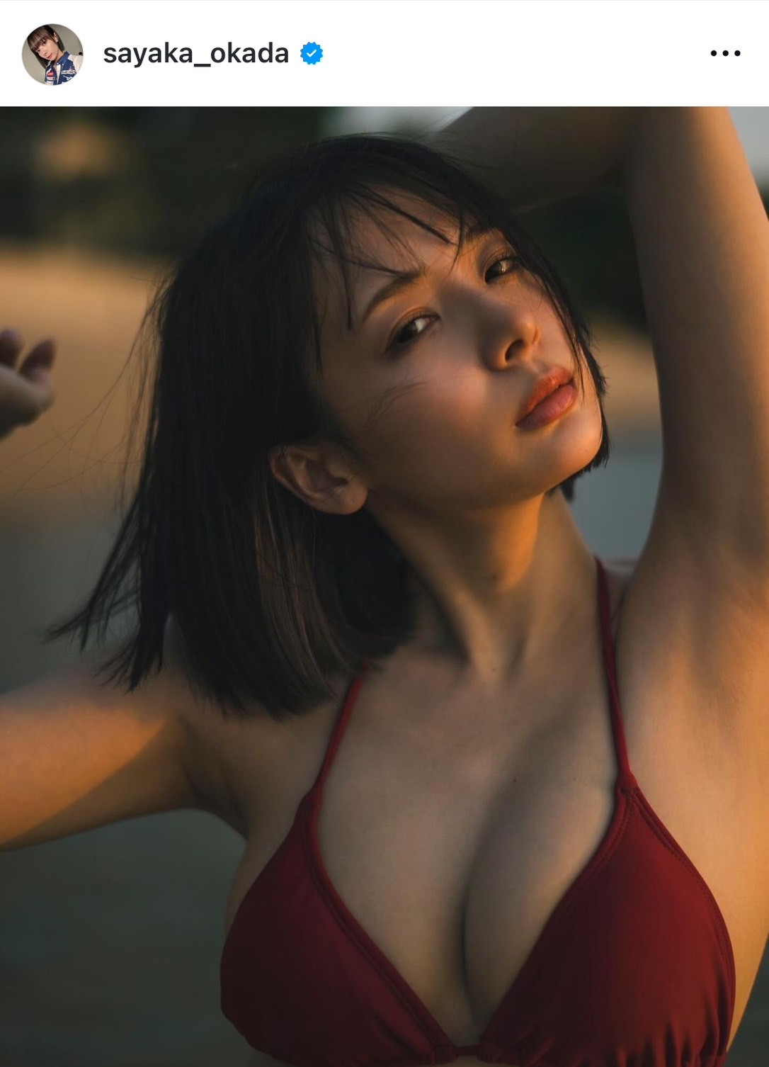 岡田紗佳　クッション　非売品 画像・写真 | 岡田紗佳、美バストあらわな寝転び姿「ムニュってなっ