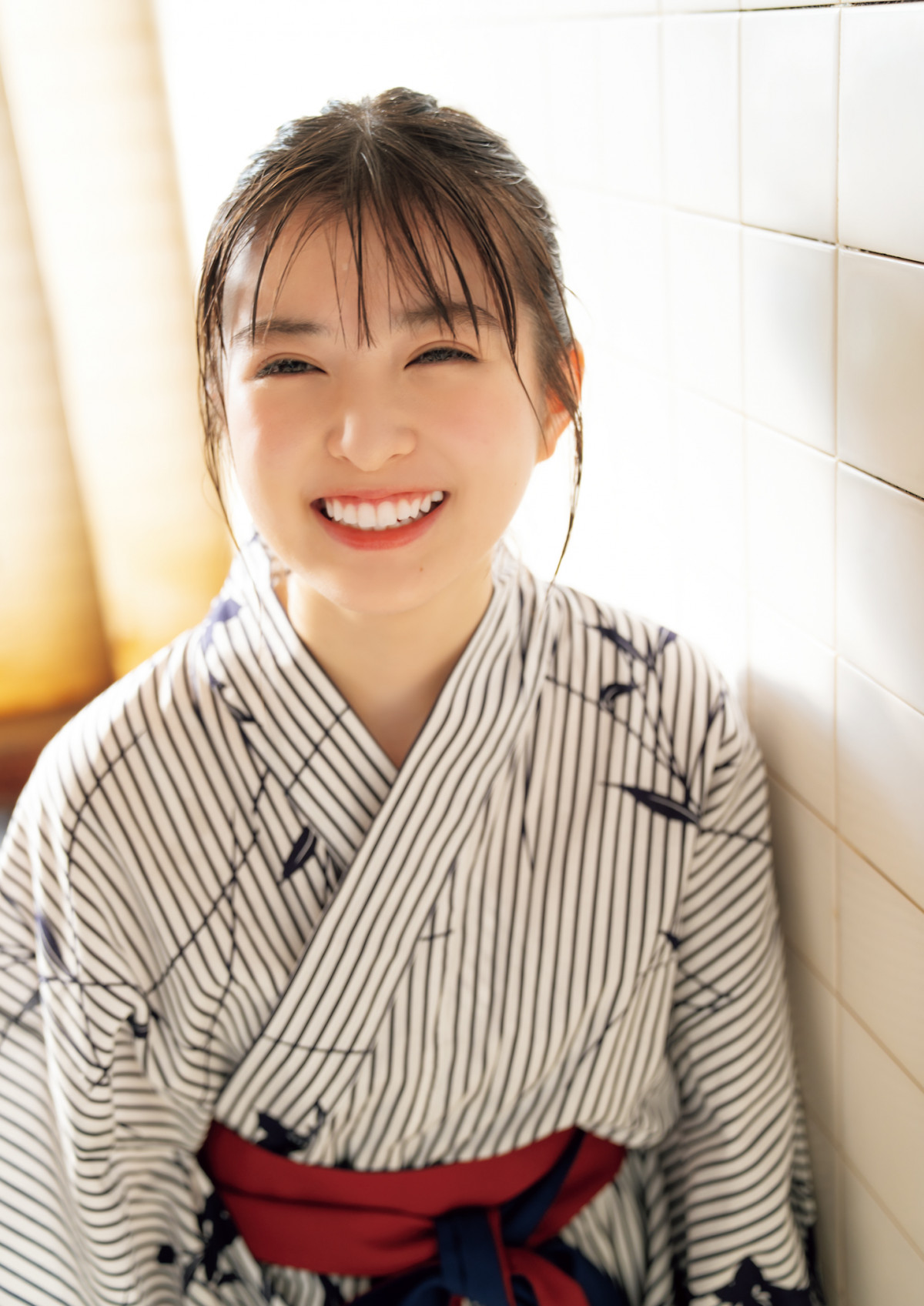 最新シングルでフロント抜てきの乃木坂46小川彩、17歳の爽やかグラビア