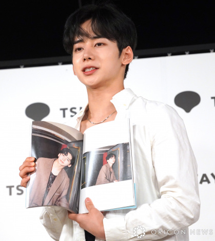 �t�@�[�X�g�ʐ^�W�wON STAGE�x�i�o�t�Ёj�����L�O�C�x���g���s����YUMEKI �iC�jORICON NewS inc. 