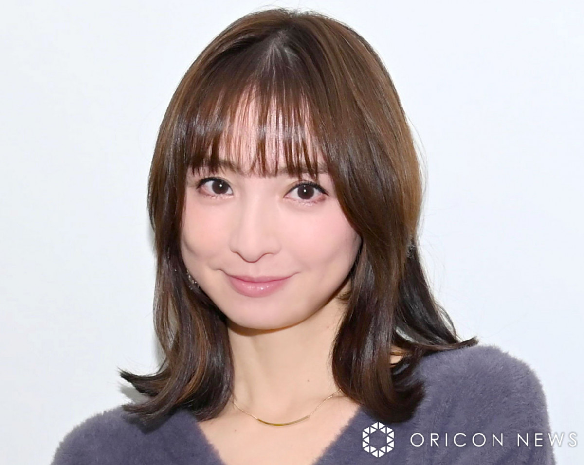 38歳・篠田麻里子、ミニスカ衣装でキレッキレのAKBダンス披露「なんの違和感もない！現役にみえる！」「女王様感がハンパないな」 | ORICON  NEWS