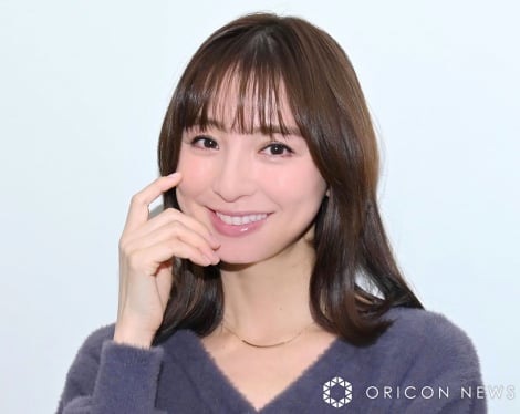 画像・写真 | 38歳・篠田麻里子、ミニスカ衣装でキレッキレのAKBダンス披露「なんの違和感もない！現役にみえる！」「女王様感がハンパないな」 1枚目  | ORICON NEWS