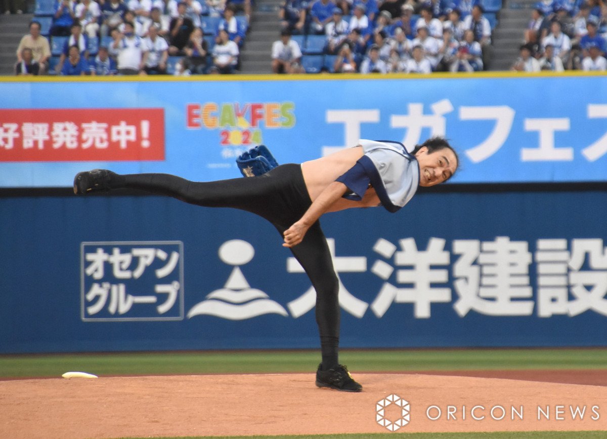 江頭2:50、人生初のセレモニアルピッチで大暴走 恥も外聞もない