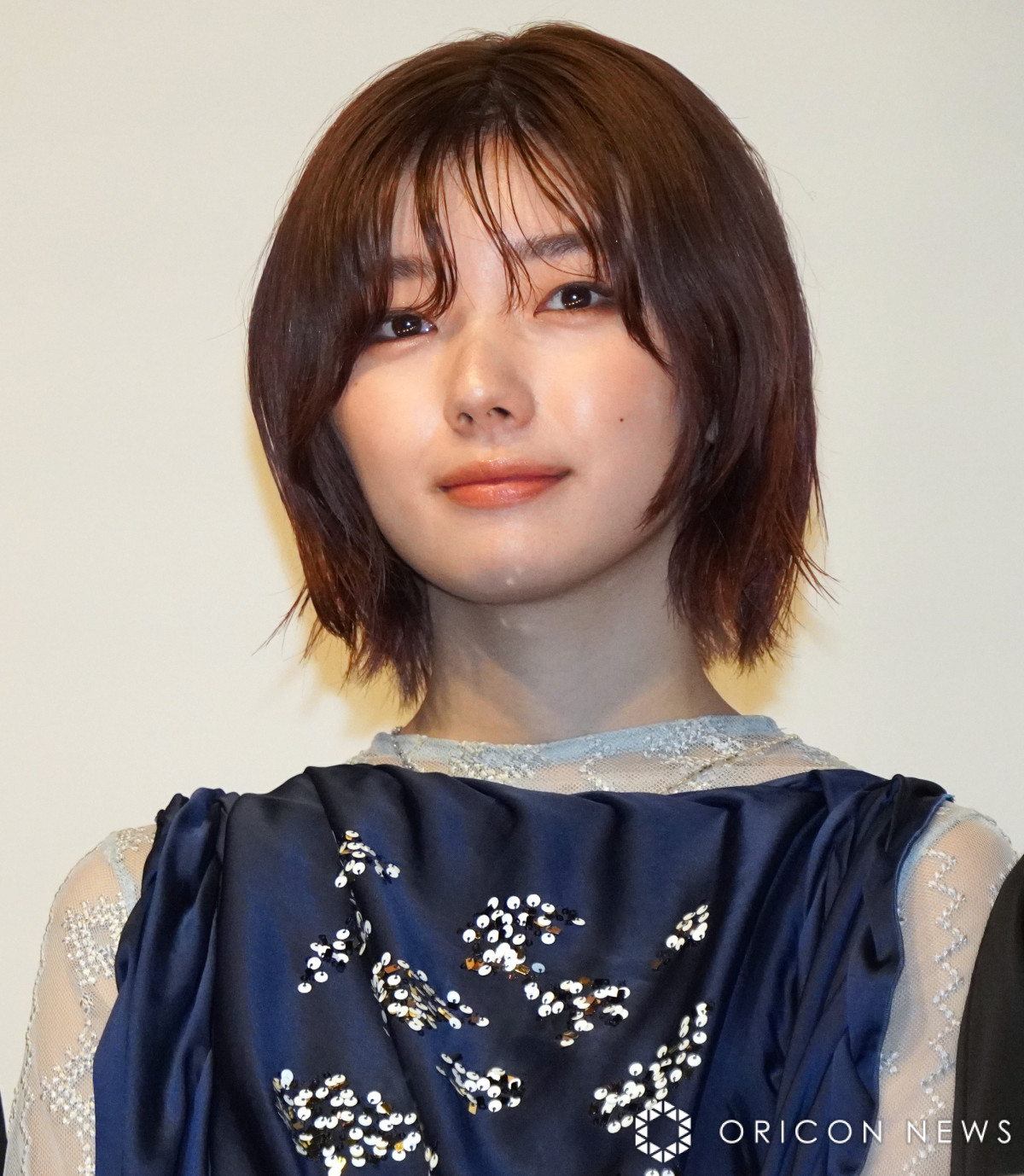 櫻坂46・藤吉夏鈴、購入した机を担いで帰宅 15分の道のりも