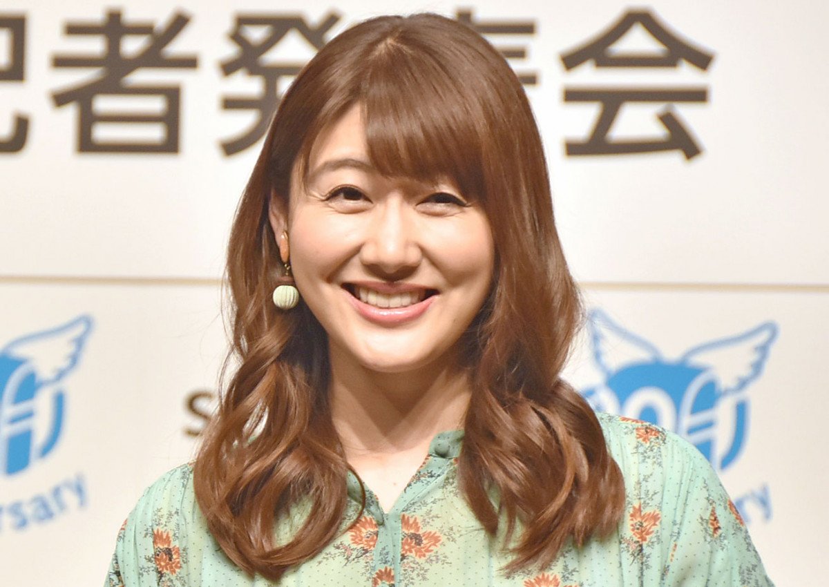 安めぐみ、抱っこ紐で次女と2ショット 家族旅行を満喫「今年も沖縄でした」 | ORICON NEWS