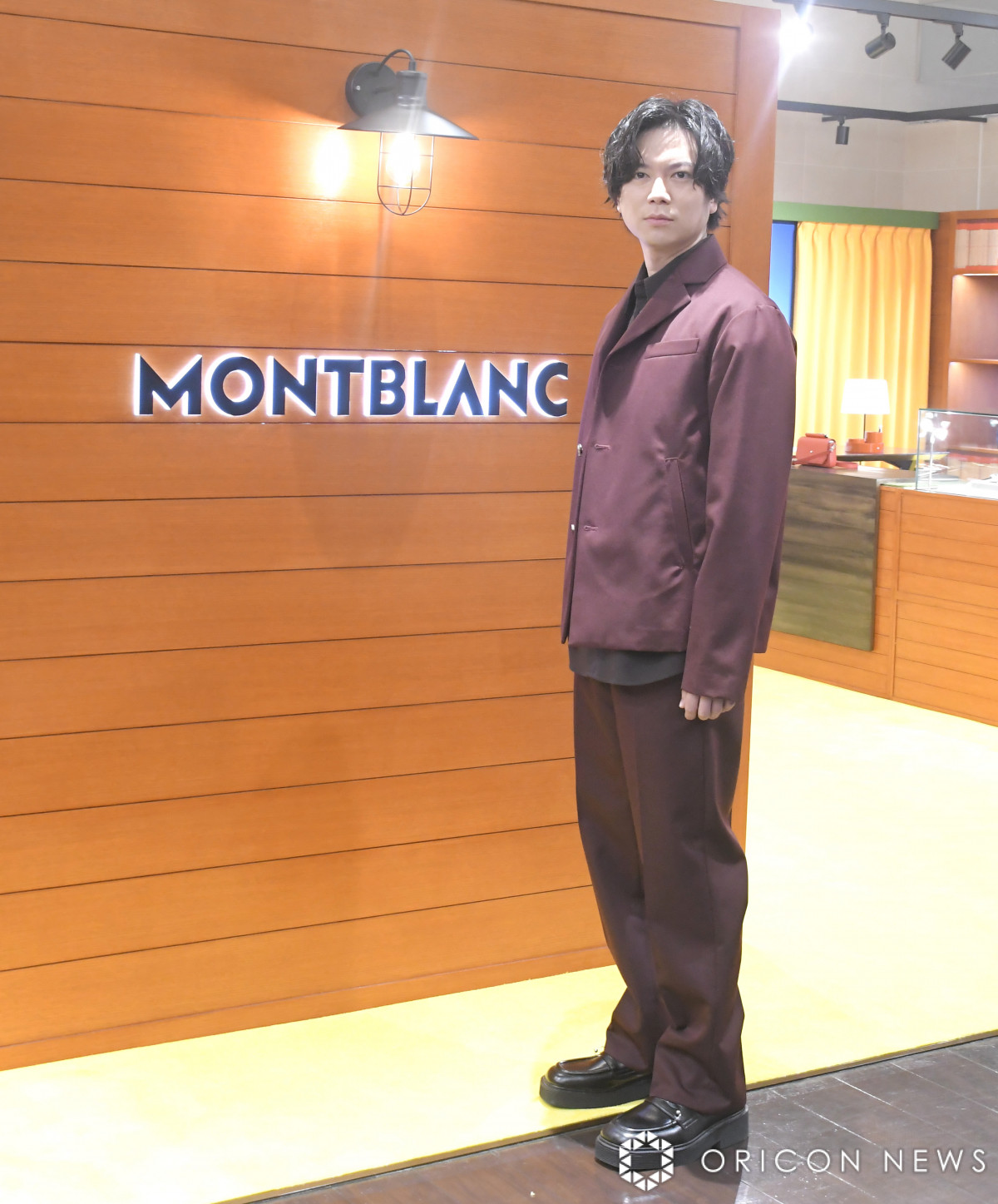 NEWS加藤シゲアキ、朝の大阪・梅田に登場…実は“故郷”「よく電車に乗っ