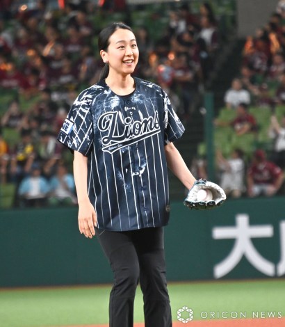 「西武ライオンズ対東北楽天ゴールデンイーグルス戦」始球式に登場した浅田真央（C）ORICON NewS inc. 
