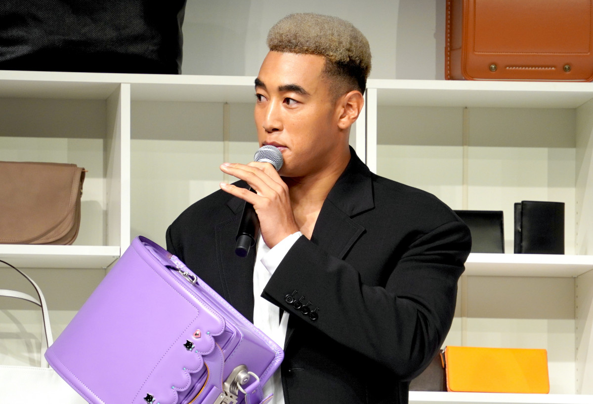 独立の関口メンディー、LDH退社後初公の場に緊張で“噛みンディー” 名刺